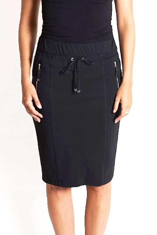 Nele Knee Length Skirt In Black